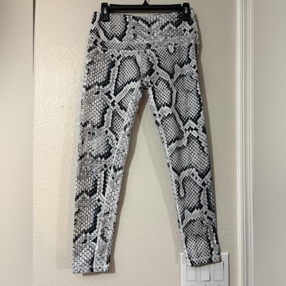 Varley Pants - Varley High Waist Chic White and Gray Snake Print Fabric Leggings. Size M